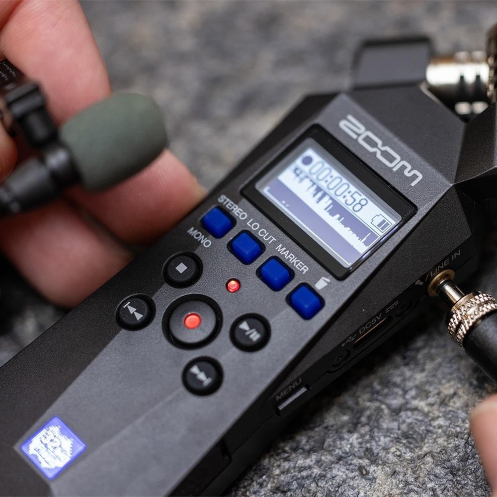 Zoom H1essential Stereo Handy Recorder with 32-Bit Float - NEW