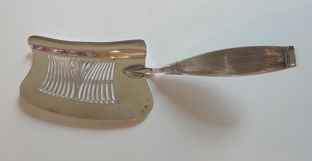 19th C. DUTCH SILVER LARGE 12.5" PIERCED FISH SLICE, c. 1840