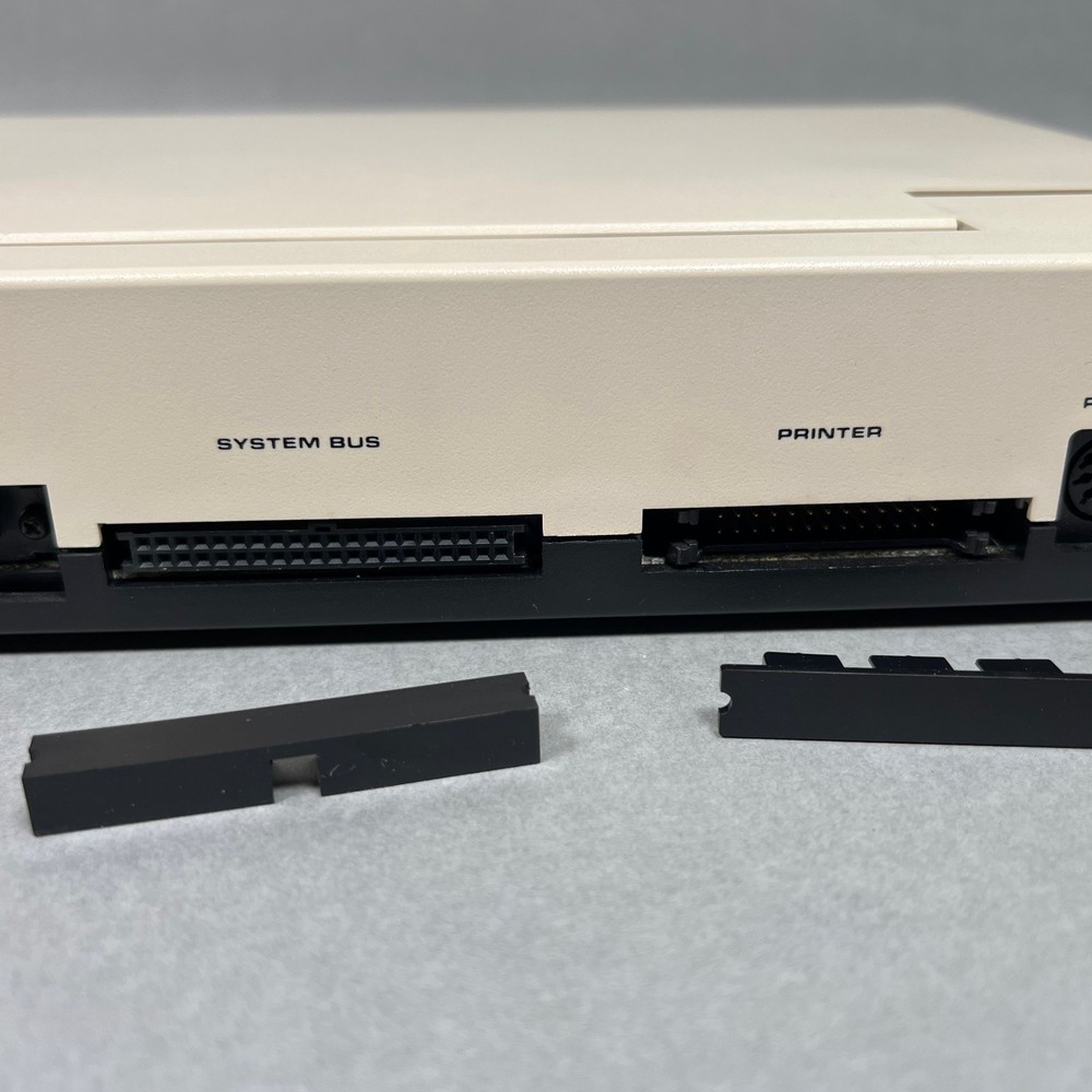 Tandy 200 Portable Computer, Power Adapter, Case, Book, Owner's Manuals WORKING