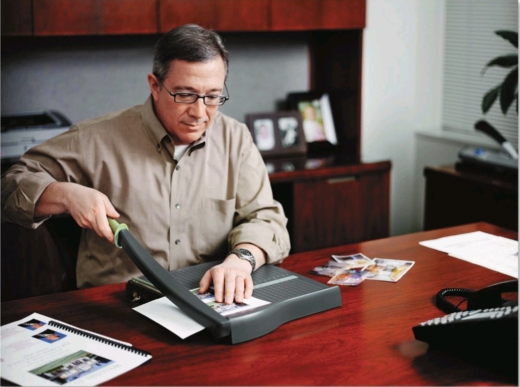 Swingline ClassicCut Lite Paper Trimmer 10 Sheets Durable Plastic Base 13 x 19