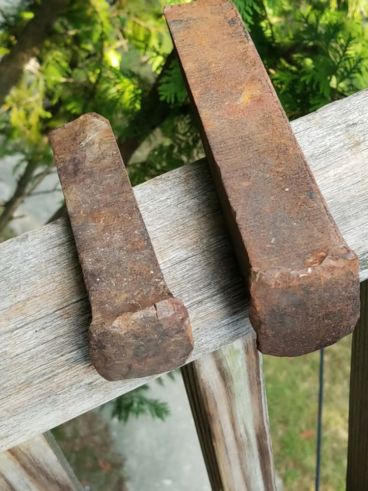2 MANUAL WEDGE LOG SPLITTERS