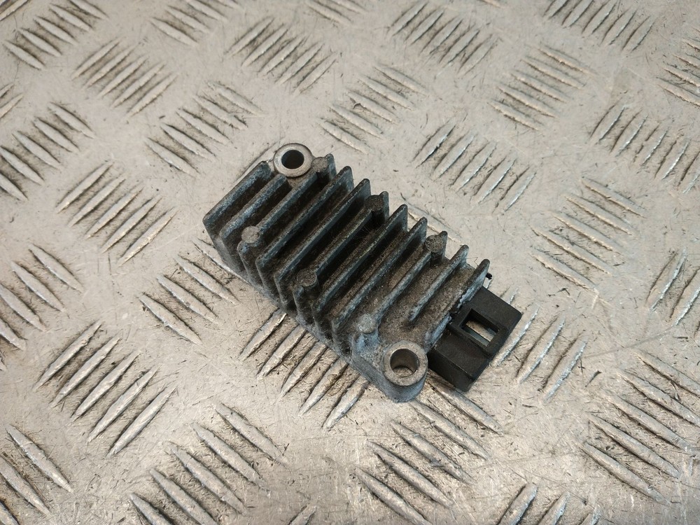 2014 YAMAHA YZF R125  RECTIFIER REGULATOR