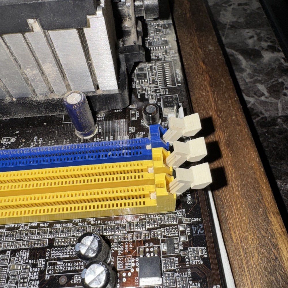 Asus K8V Deluxe socket As Pictured
