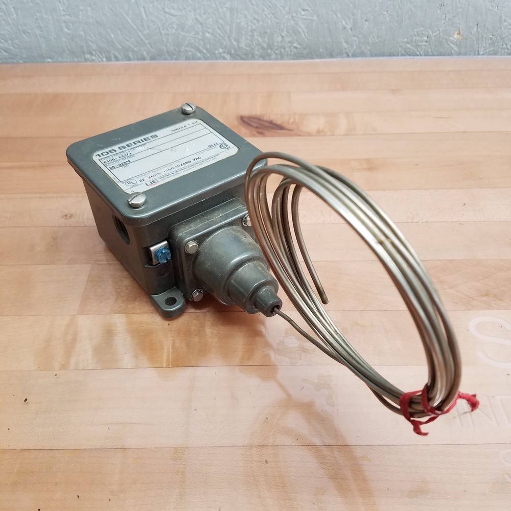 United Electric E105-13271 Temperature Controller, 25-325F Range, 22A - USED