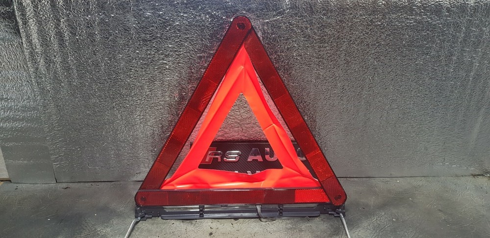 2009 BMW E60 520D 4DR HAZARD WARNING SAFETY TRIANGLE