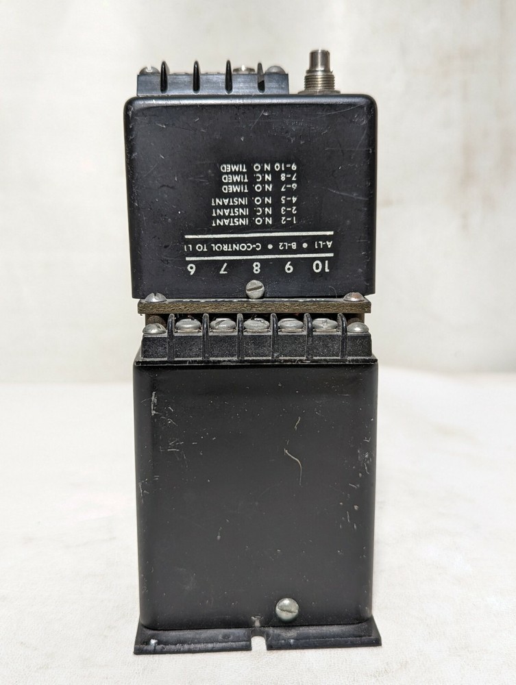 Industrial Solid State Controls FX8614 1014-1K2B, range .5-100sec