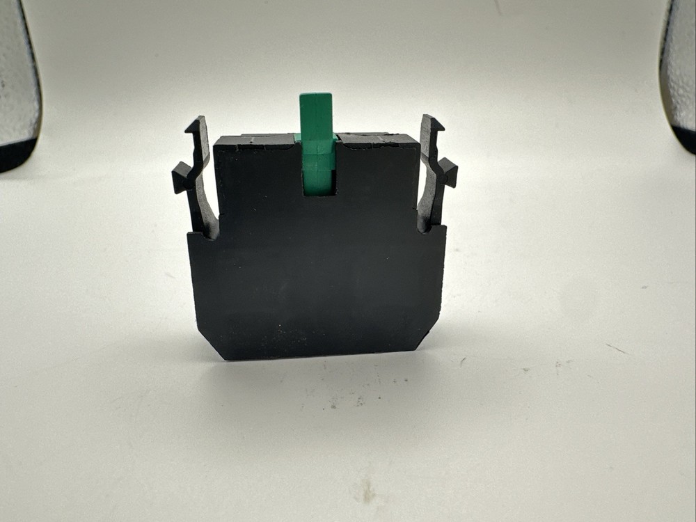 Eaton Cutler-Hammer E22B2 Contact Block NEW