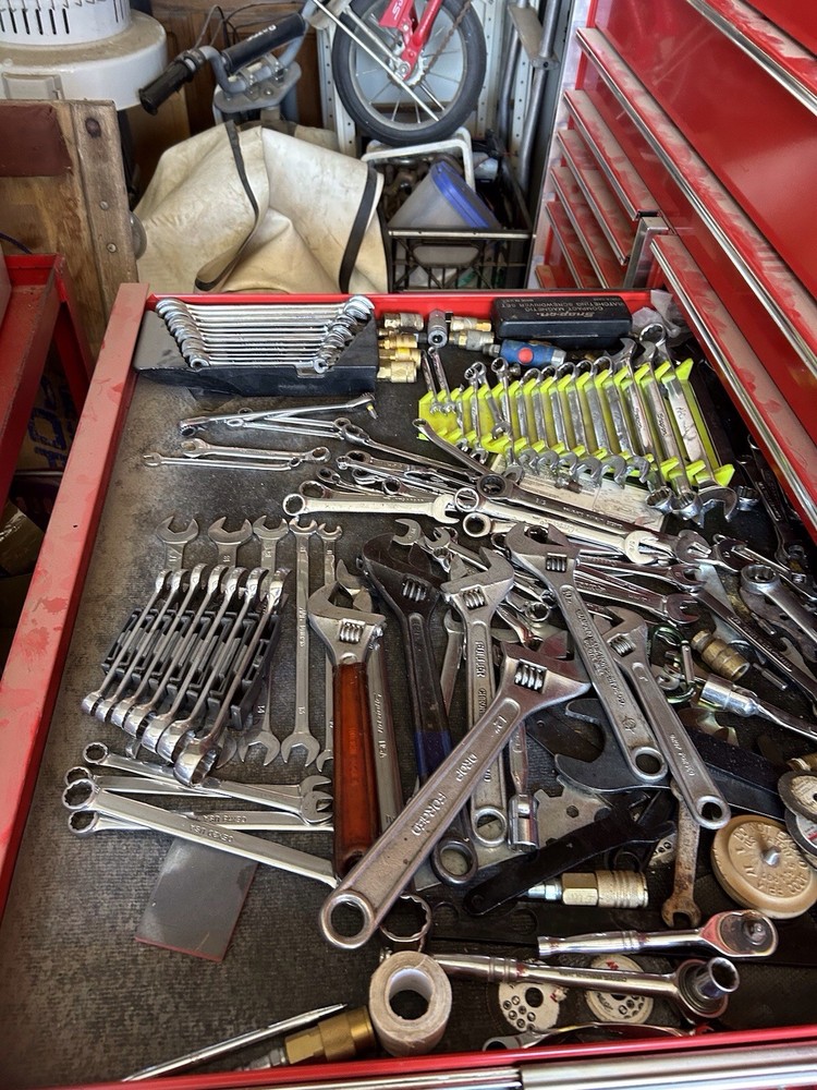 Snap on toolbox with tools, auto body￼