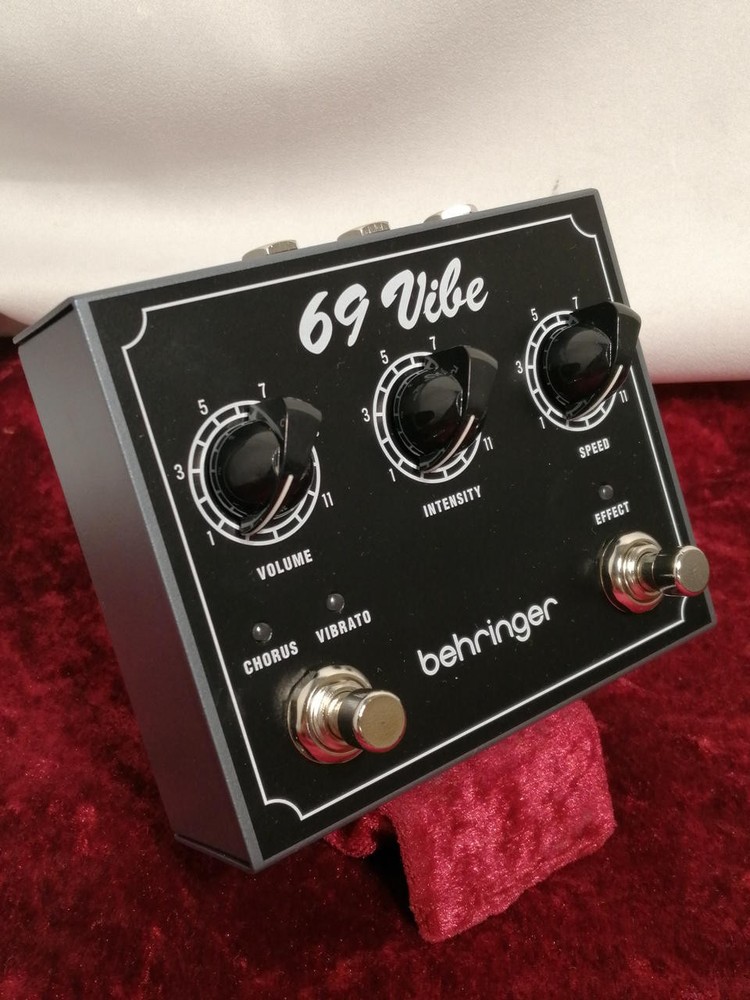 BEHRINGER 69VIBE Effects Pedal
