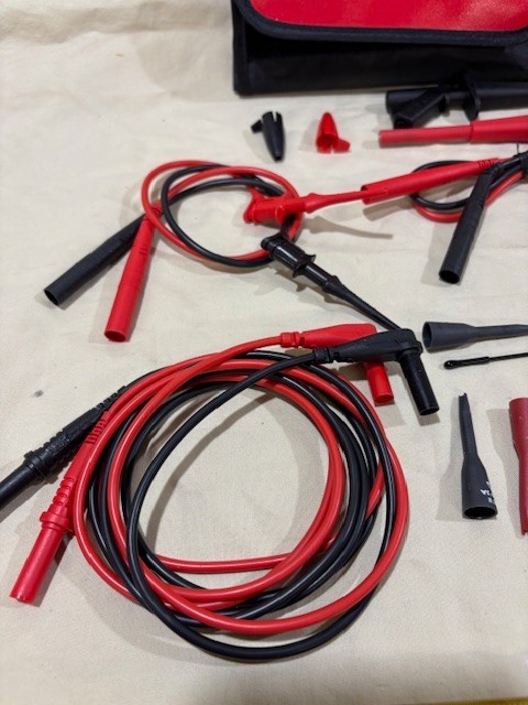 Pamona Electronics Deluxe Electronics DMM Test Lead Kit Model 5674c w/Case