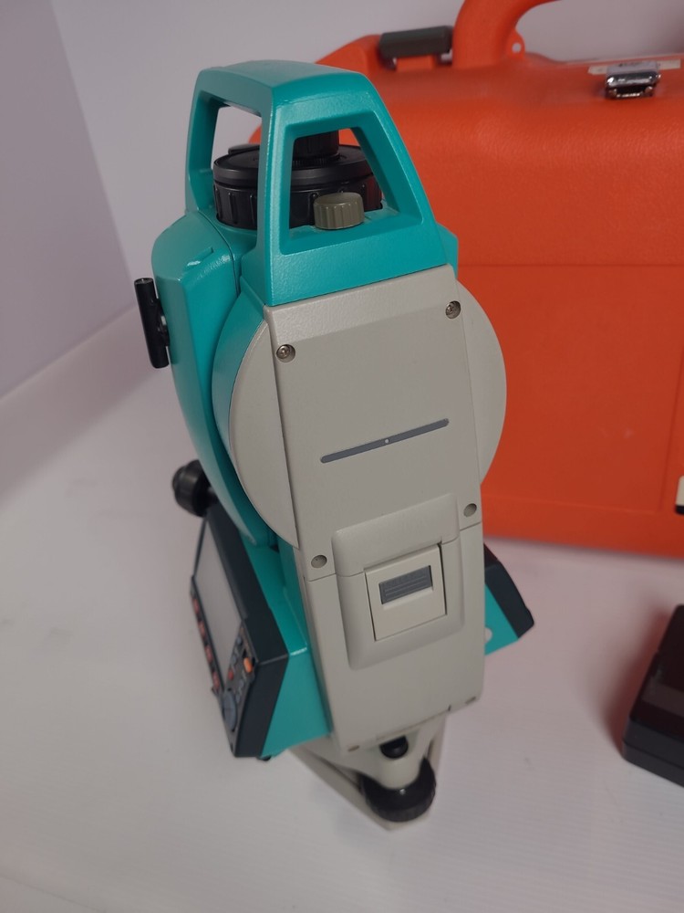 Sokkia SET330R D21871 Total Station