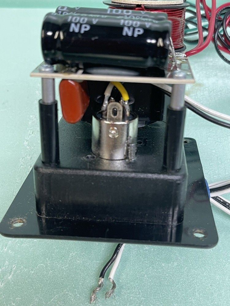 AVEX 2-way Speaker Crossover with Input Panel, Connector, and Wiring A