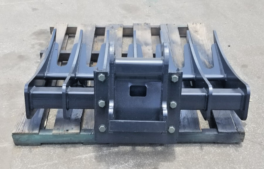 BOBCAT EXCAVATOR WITH X-CHANGE HOOK UP 36" ROOT RAKE