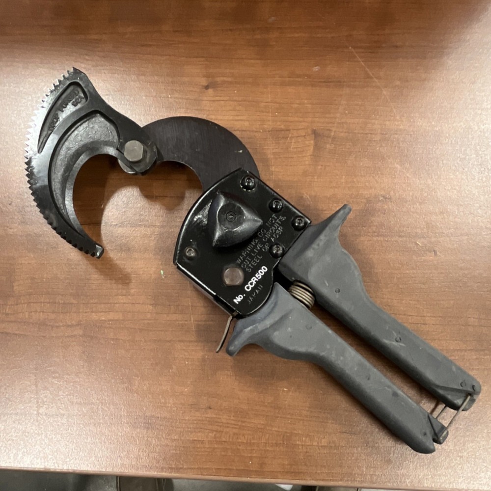 CCR500 Ratcheting Cable Cutter with Black Handles