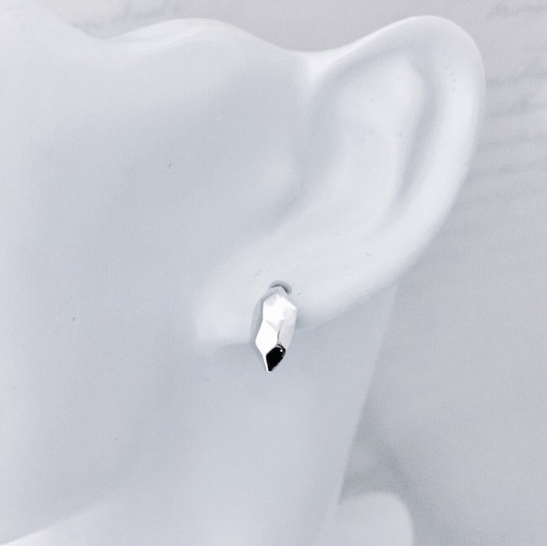 Quiet Room Simple Oval Stud Silver Earring (Single)