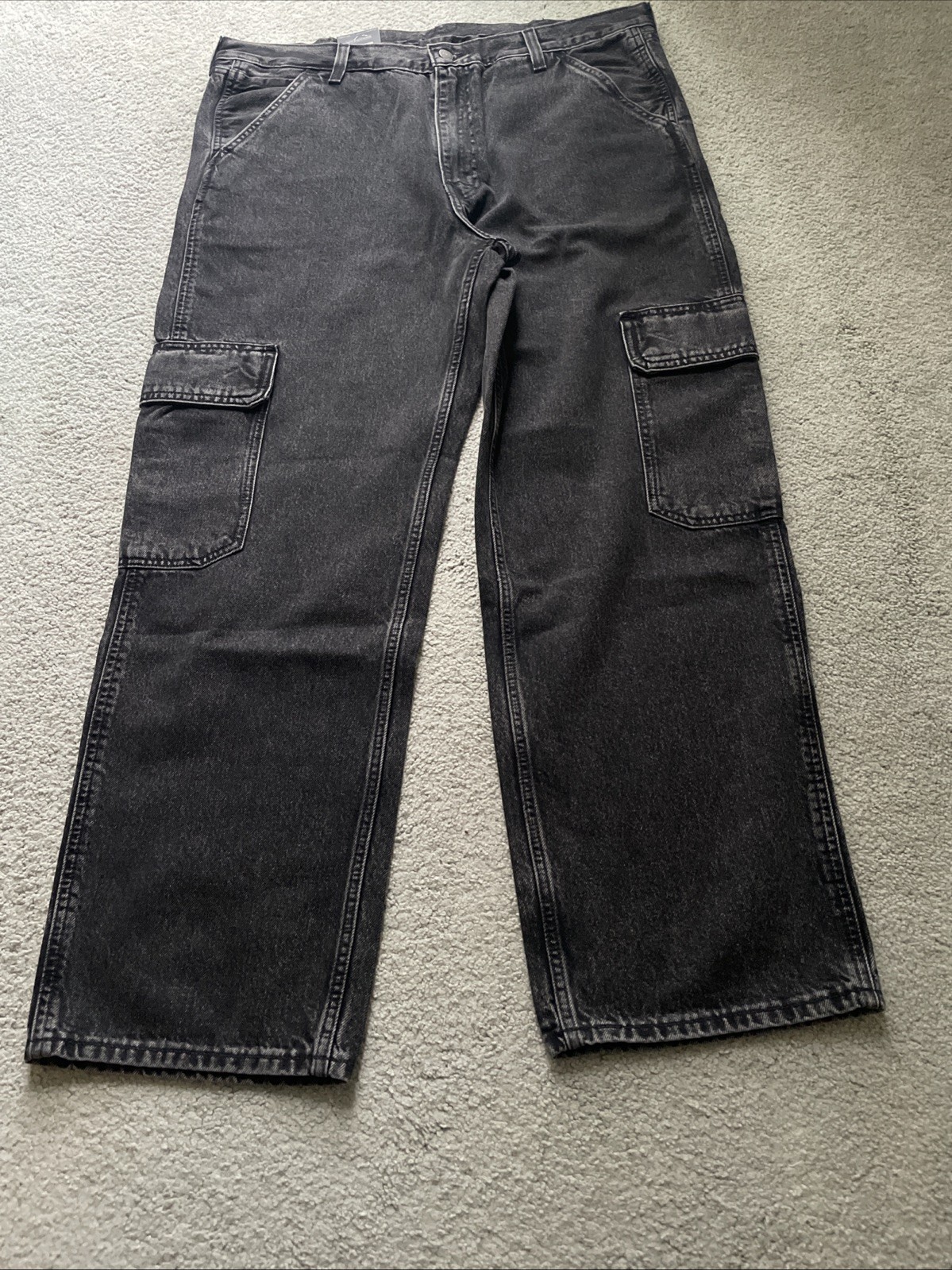 Levi's Premium 568 Loose Cargo Gray Jeans Men’s Tag Size 38x32 Measures 40X32