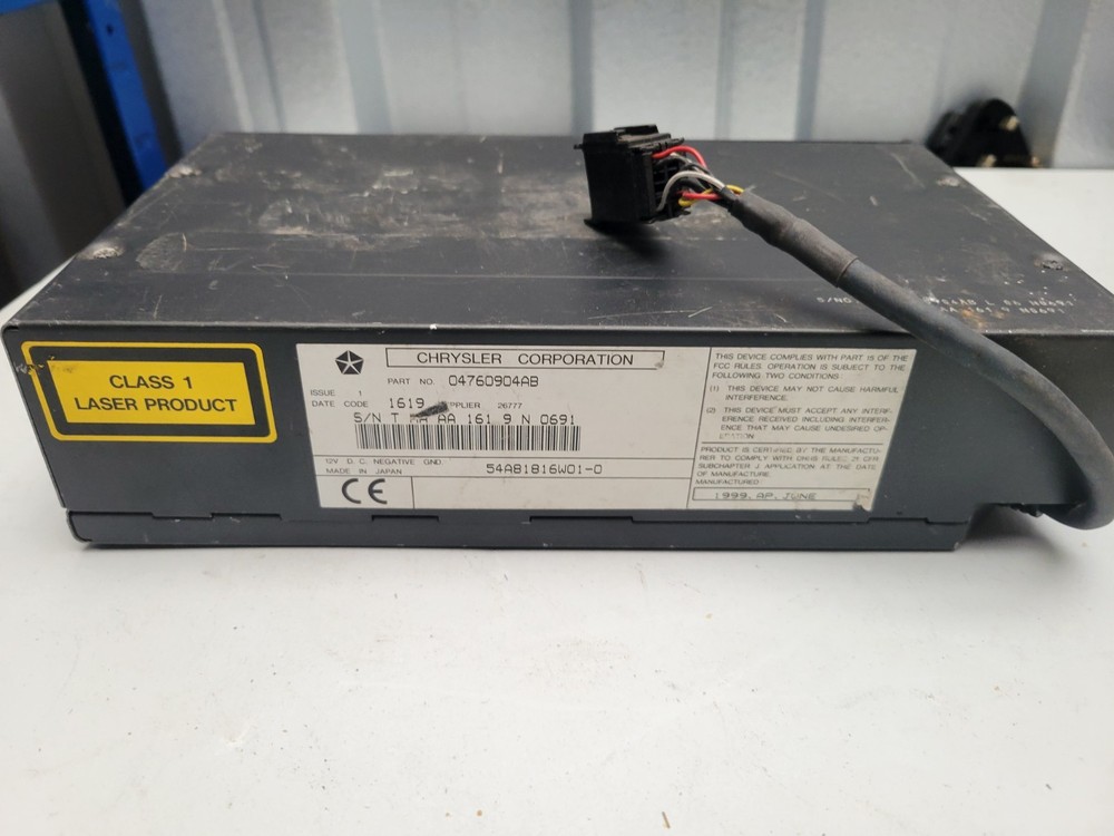 JEEP CD CHANGER 04760904AB - UNTESTED