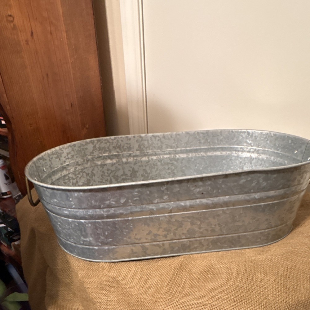 Primitive Antique Galvanized Metal Tub Silver Medium Oval Unsigned