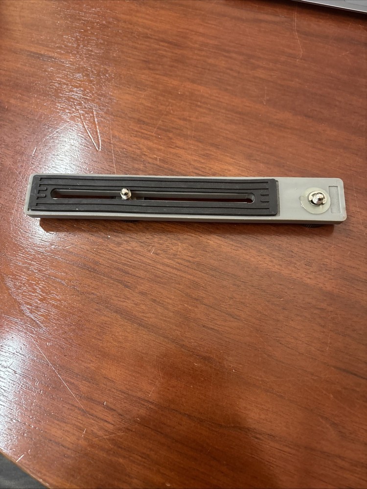 Maxell Plastic Straight Camera Bracket + 1/4" Flash Mount Screw