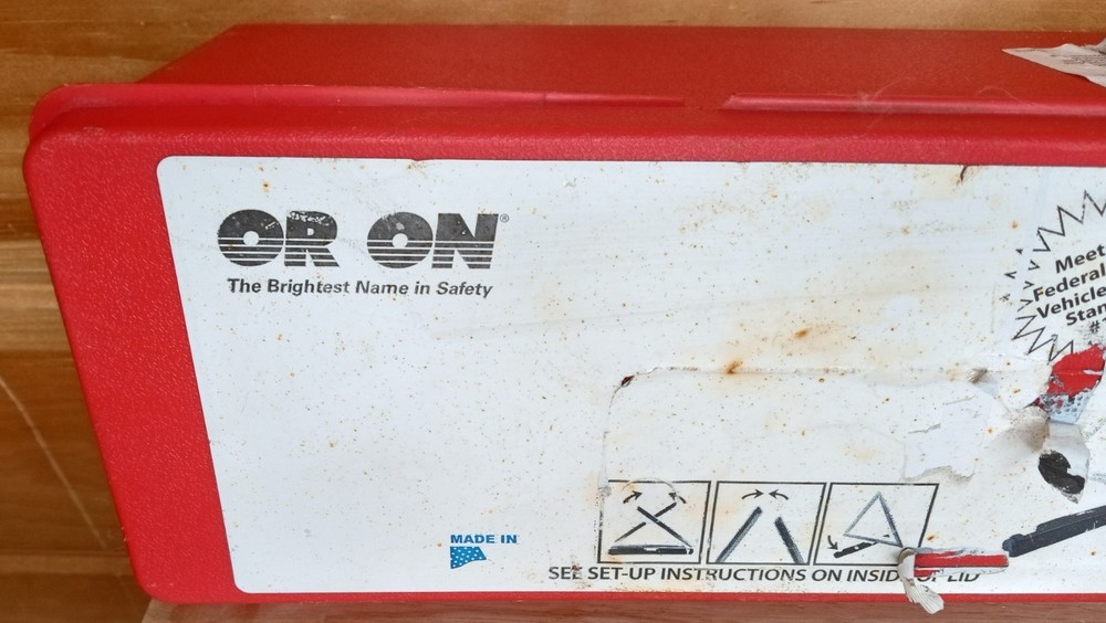 Orion Emergency Reflective Triangle Kit Roadside Safety 3-Pack DOT - Open Box