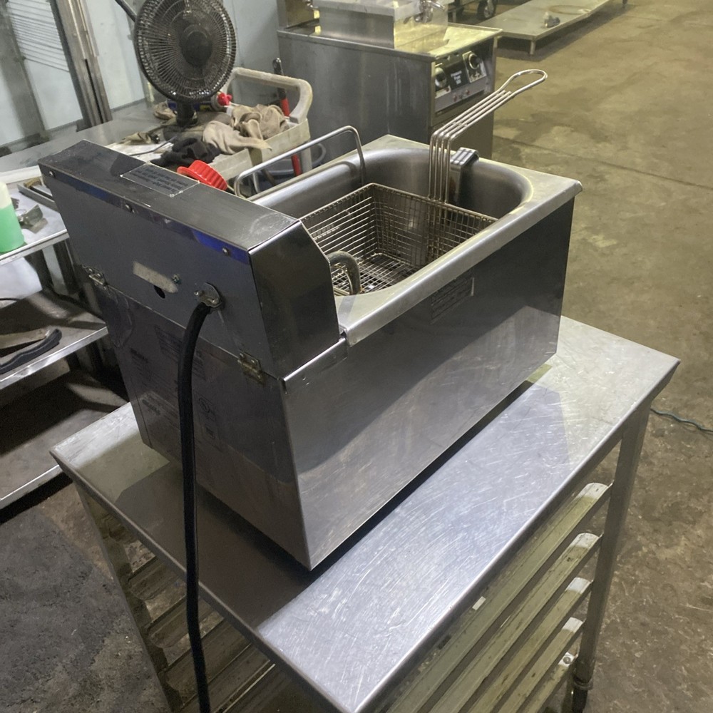 Pre-Owned Eagle Countertop Deep Fryer Model EF10-240 TESTED