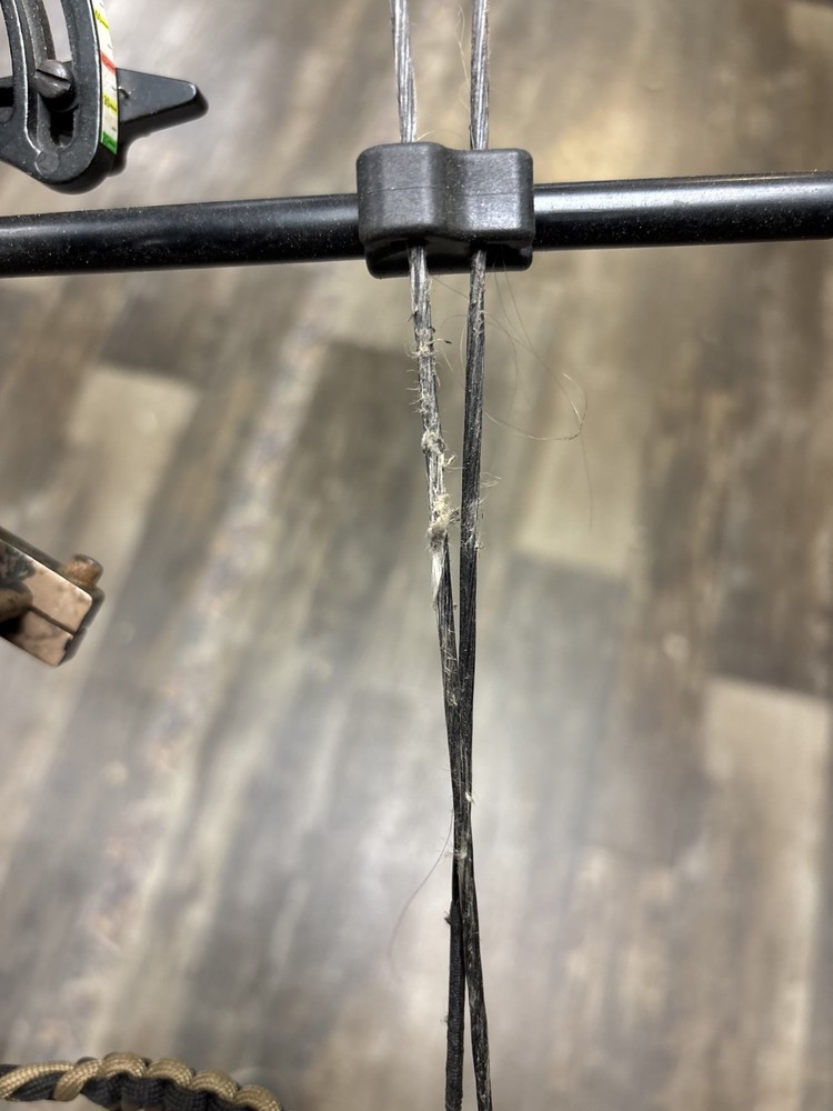 CenterPoint EOS Hunter compound bow RH