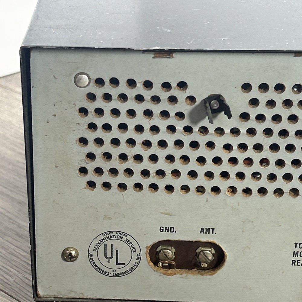 Vintage Short Wave Radio Hallicrafters S-120 Shortwave Receiver Powers On Read