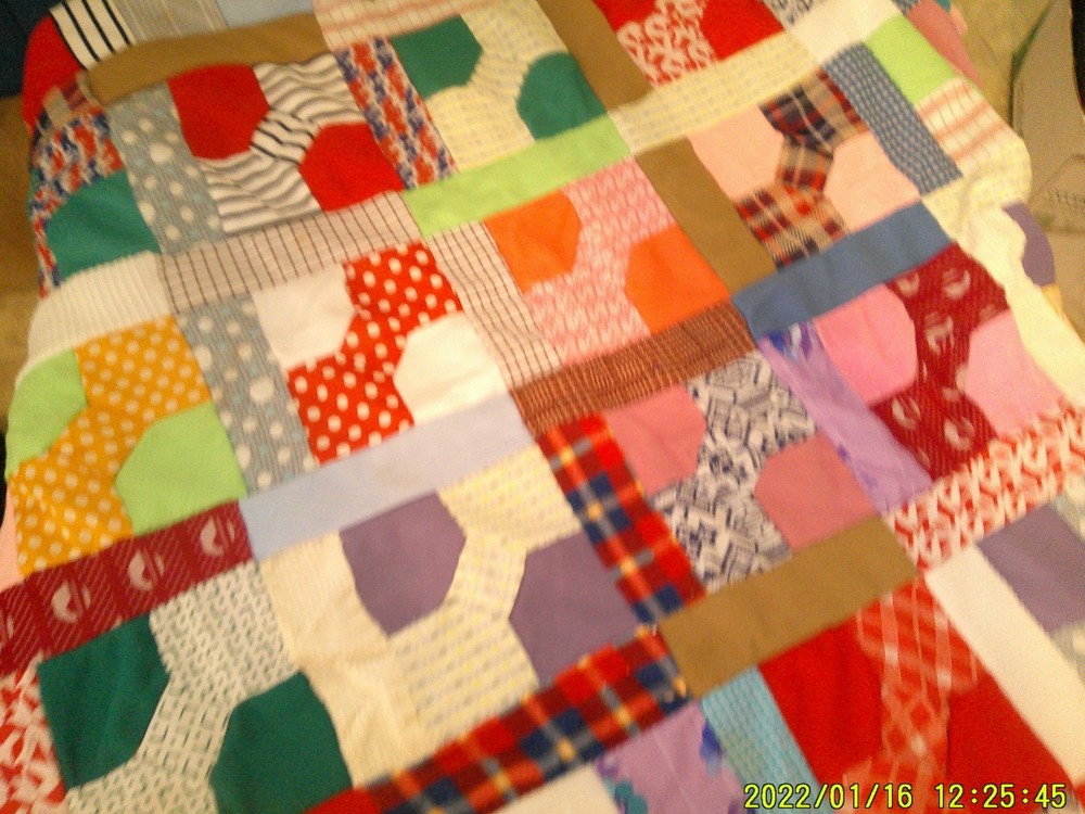 VINTAGE QUILT TOP BOW TIE THEME
