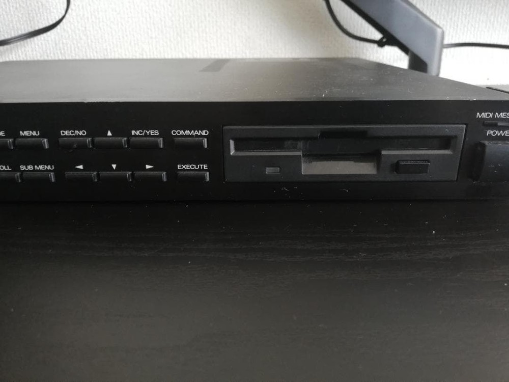 Roland S-330 Digital Sampler Rackmount Unit wi/controller(MU-1) system disk