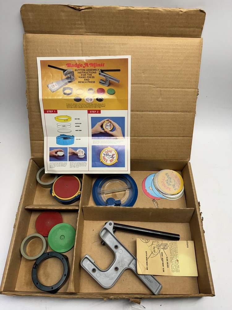 Vintage NOS Badge A Minit Hand Press Button Maker  Complete