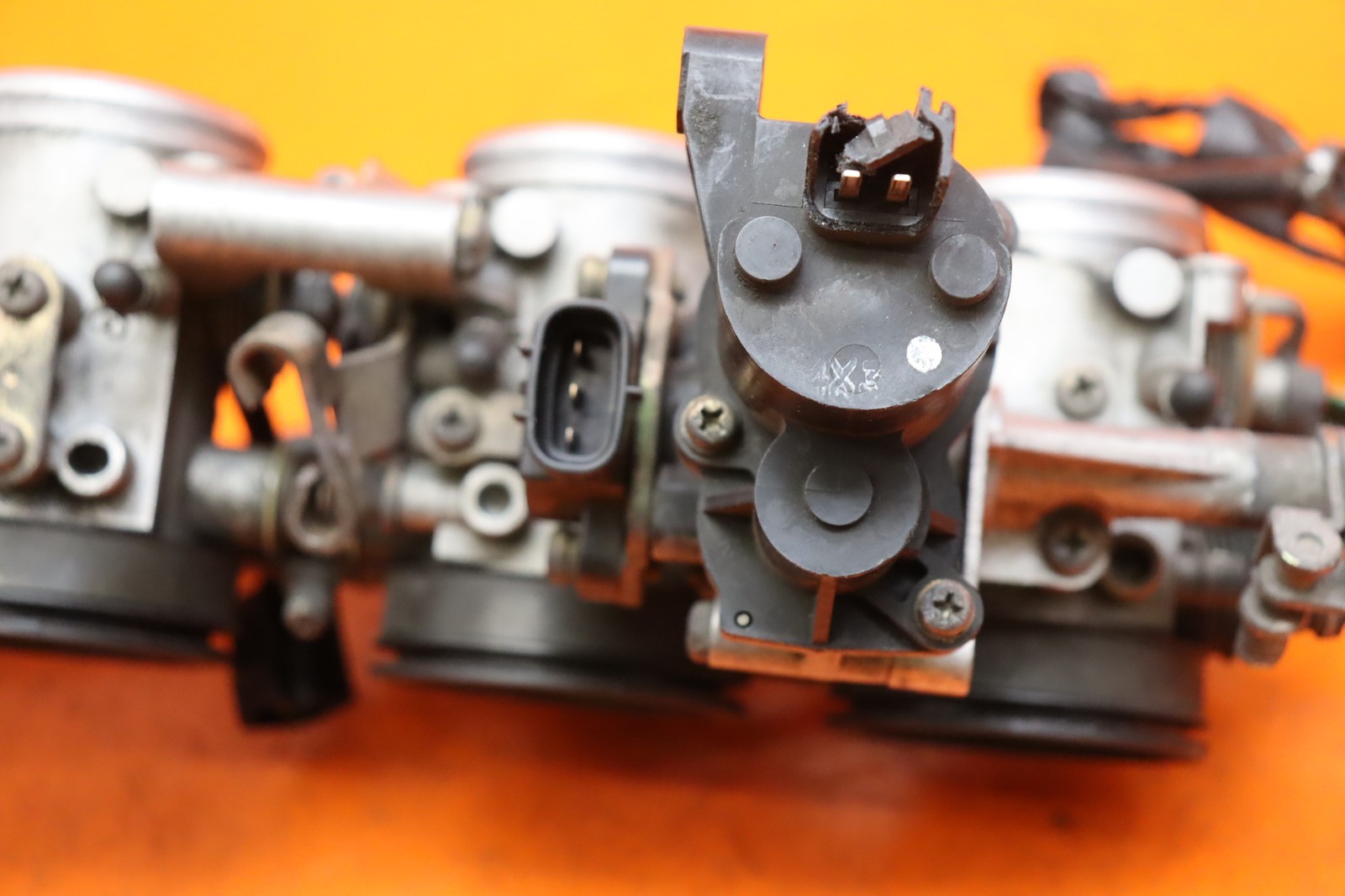 2004-2005 KAWASAKI NINJA ZX10R OEM MAIN FUEL INJECTORS / THROTTLE BODIES