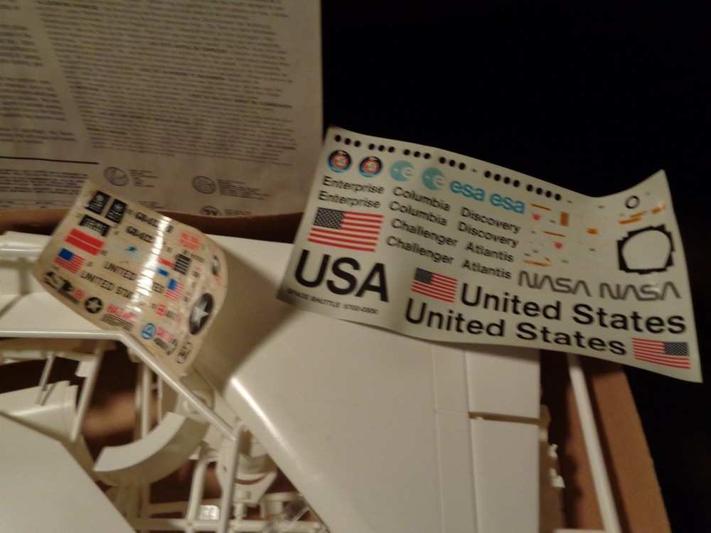 Monogram # 5702 NASA Space Shuttle 1/72 Scale Open Unbuilt Model Kit