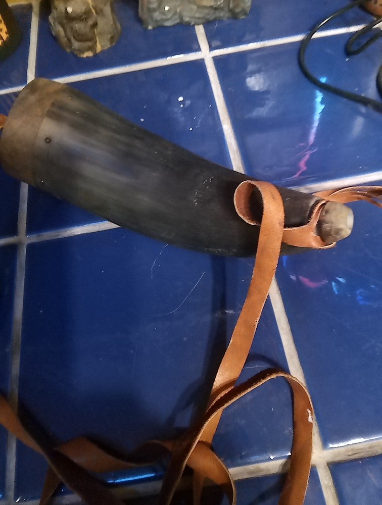 Muzzle-Loaders Authentic Black Powder Horn w/ Leather Strap