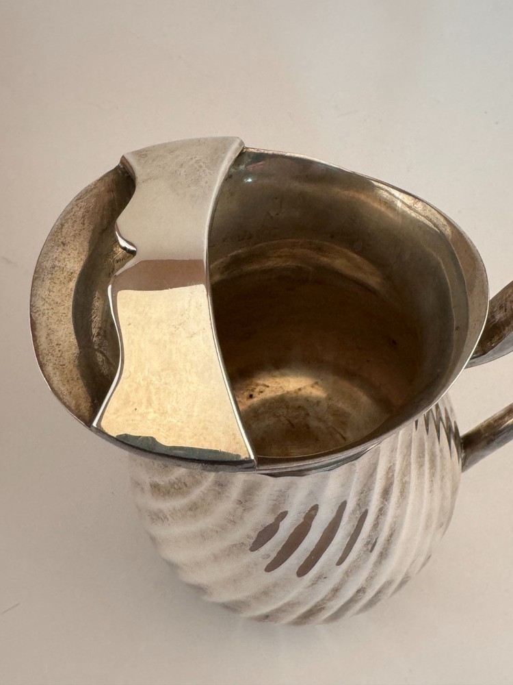 Heavyweight Silverplate Small 21 oz. Water Pitcher Curve Handle Ice Lip Swirl