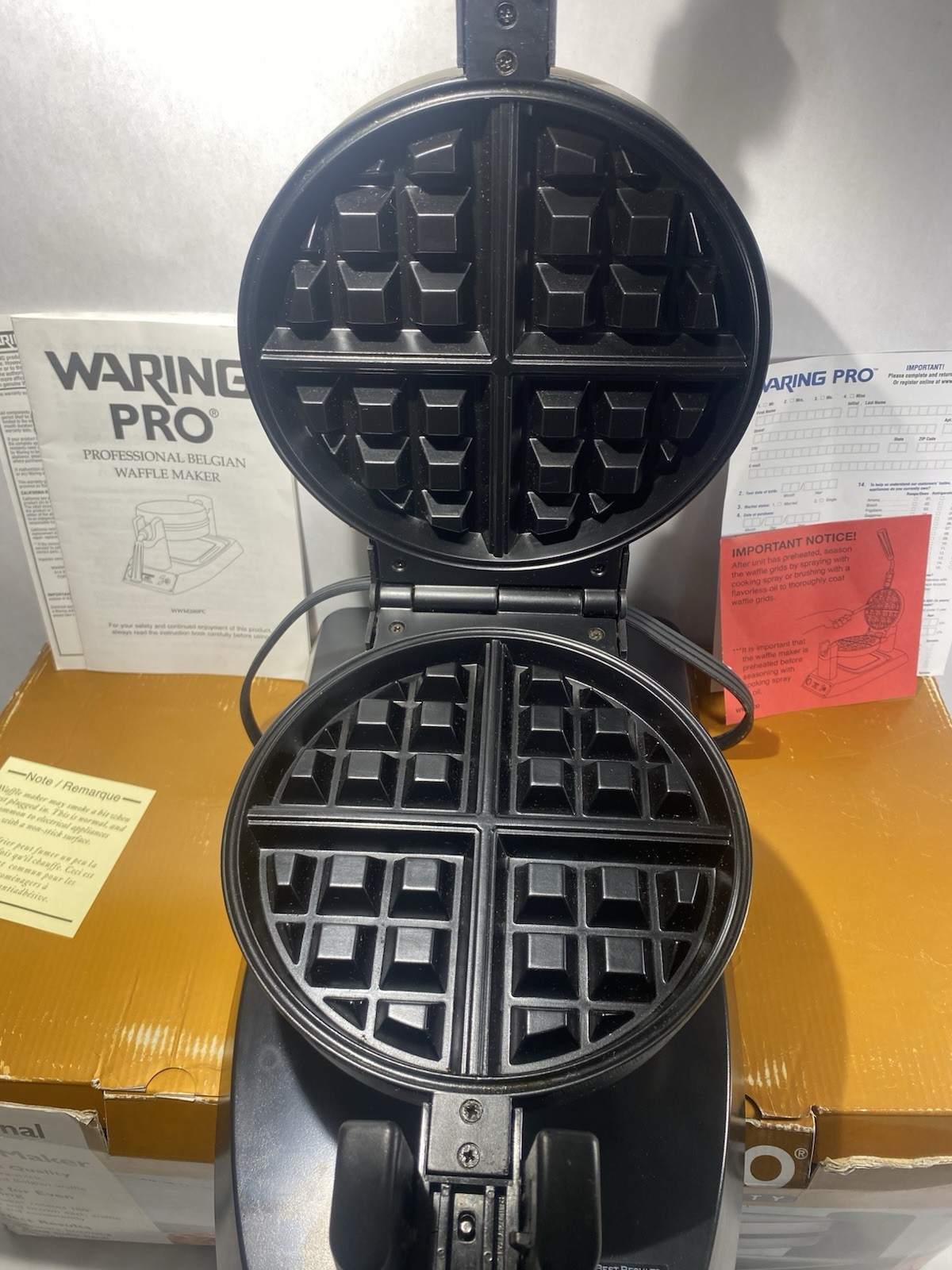 Waring Pro Professional Quality Belgian Waffle Maker WWM200SA In Box READ