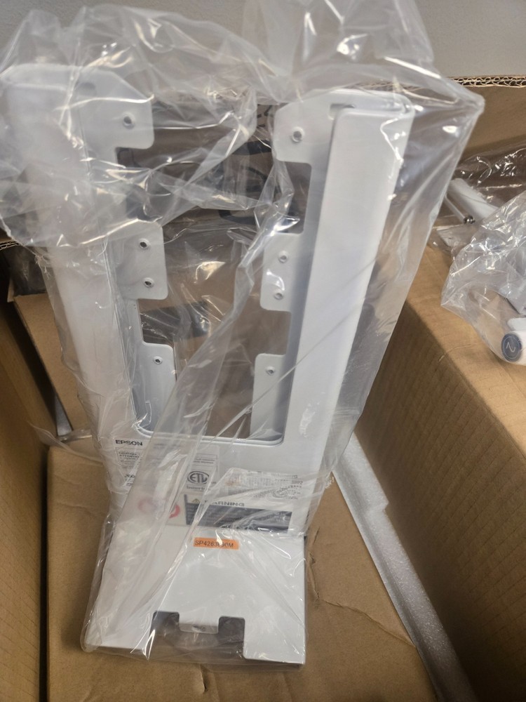 Epson PowerLite 570 LCD Projector - NEW