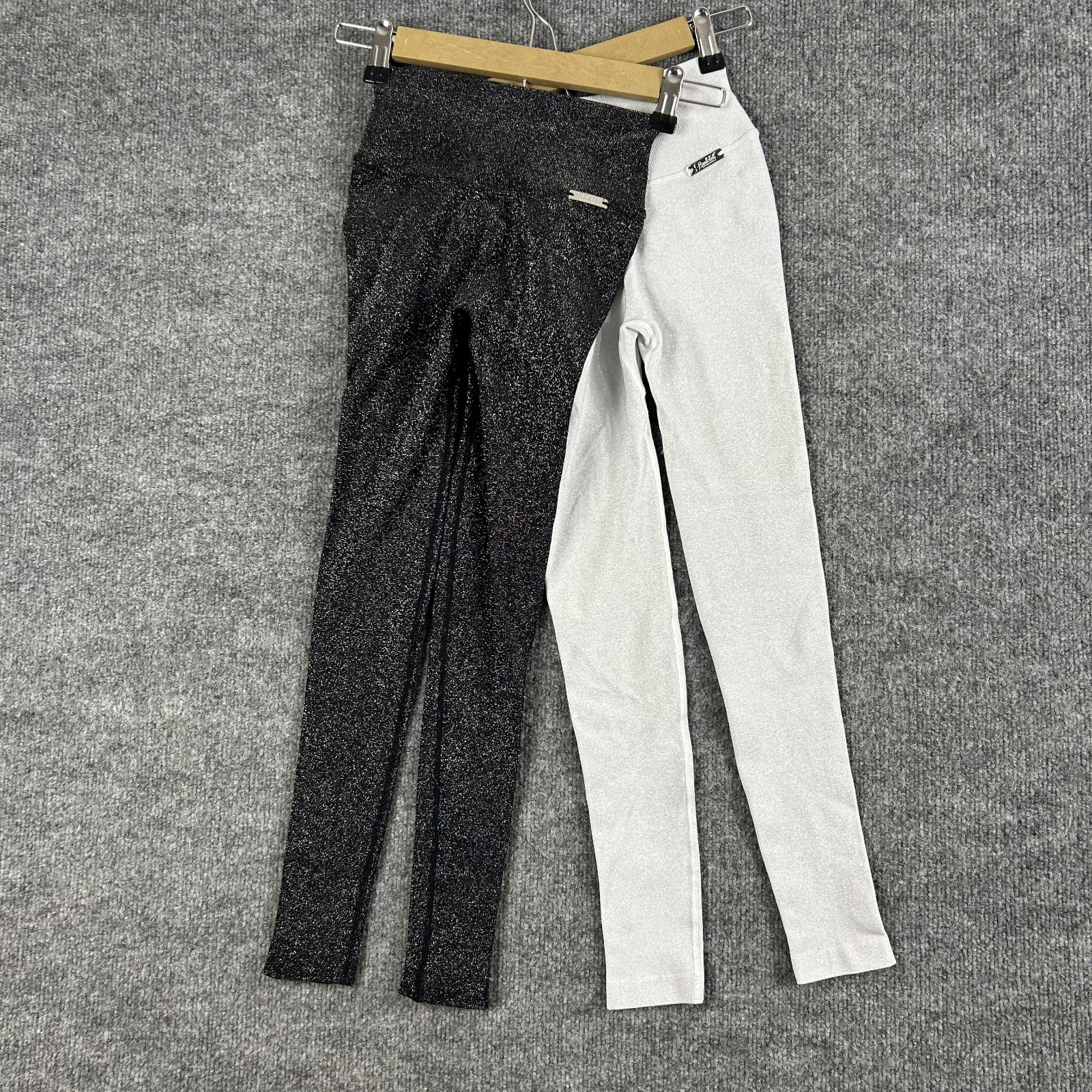 Bombshell Sportswear Leggings XS/S Shimmer Scrunch Black White Lot 2 Bundle