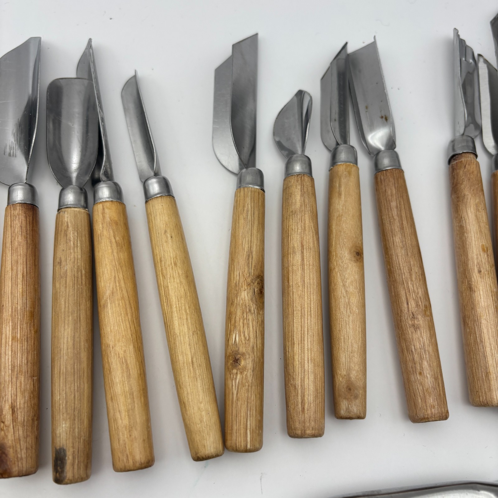Lot of Comprehensive Wood Carving Tools 33pcs - Chisels, Gouges, Carving Knives