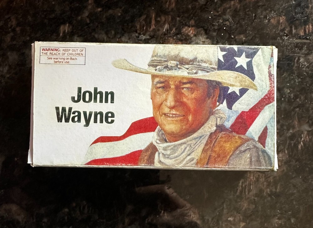 JOHN WAYNE - Winchester 32-40 Cartridge Box (empty)  + Decal