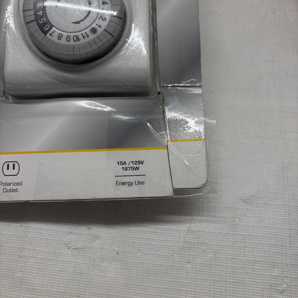 3 X Defiant 24-Hour Indoor Plug-In Basic Mechanical Timer White 544 068 B16