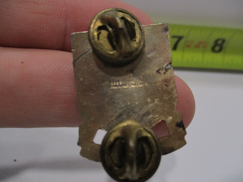 US ARMY 107th Armored Calvary Regiment Distinctive Unit Insignia shield pin rare