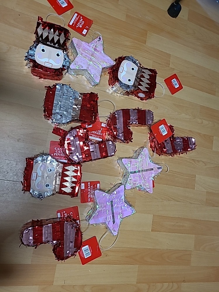 11 Pinatas (Bin QQ)