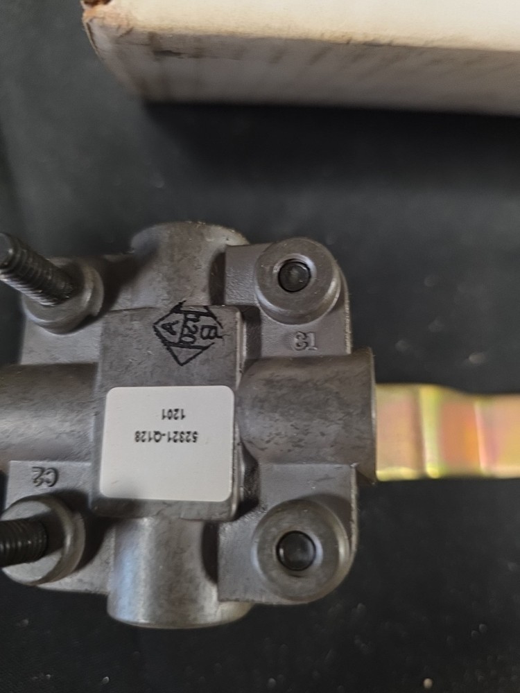 Meritor R3011494 Leveling Valve