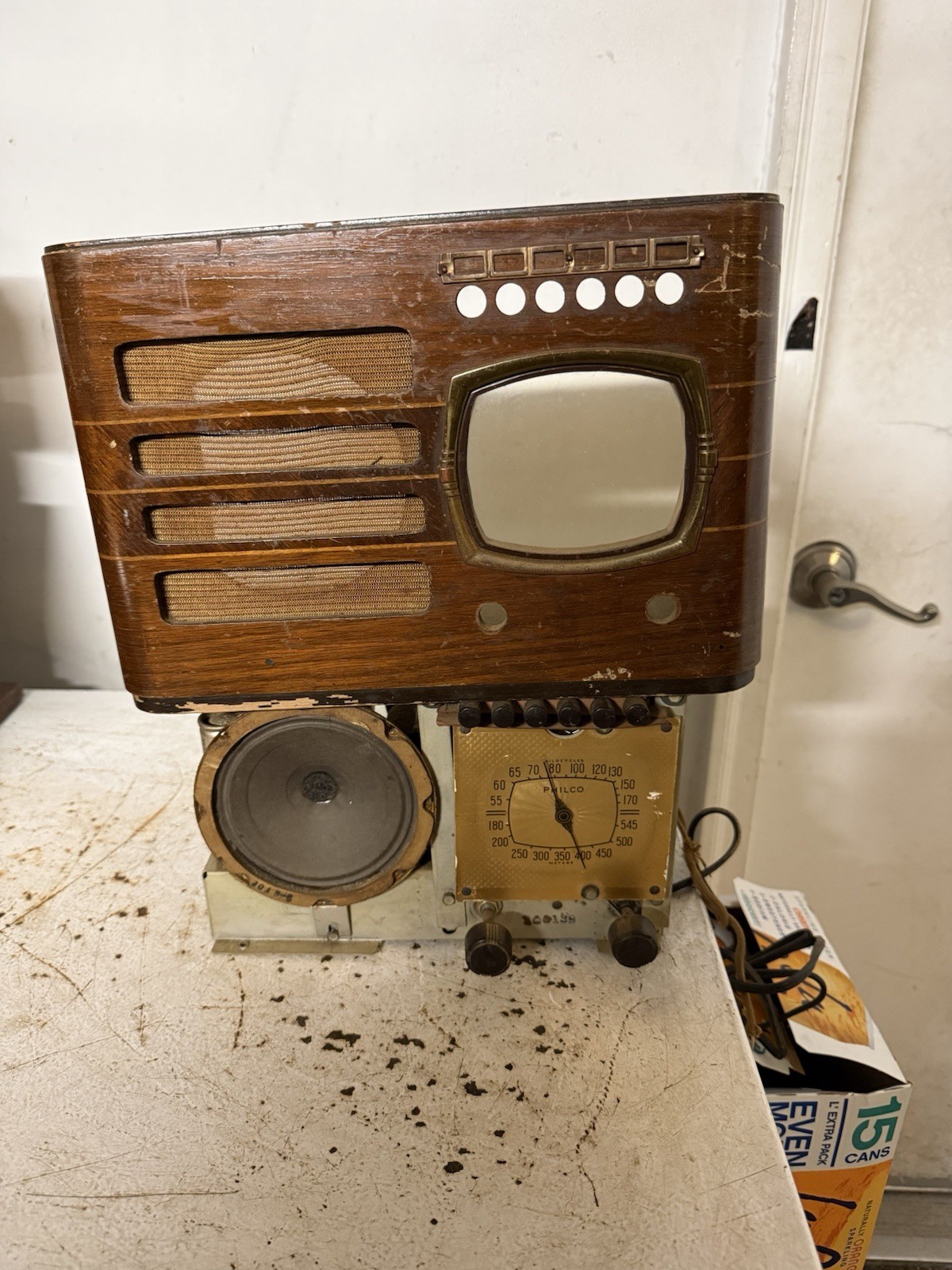 1939 PHILCO Radio model 39-7 push button tube wood tabletop