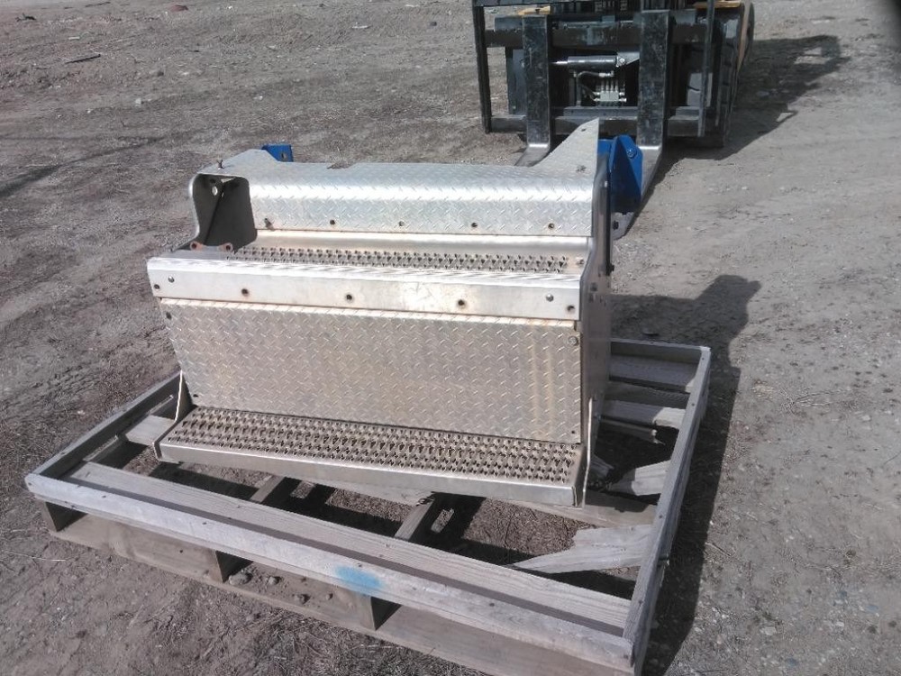 Replaces 2011 PETERBILT 365 DPF STEP ,  MT