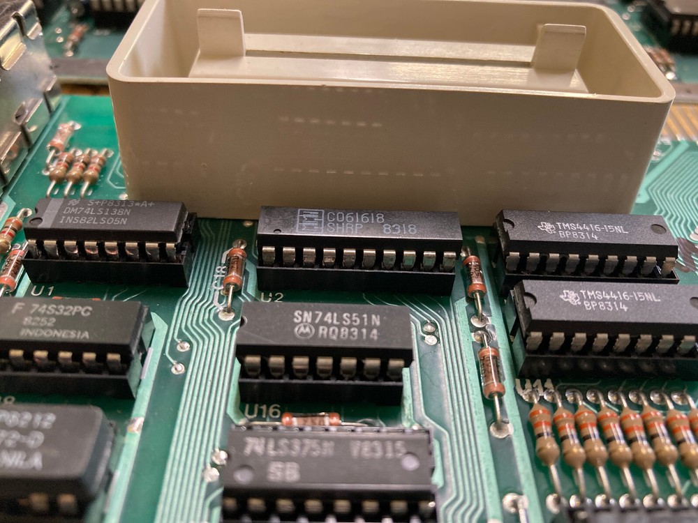 Top and bottom case Atari 600XL Removed from computer