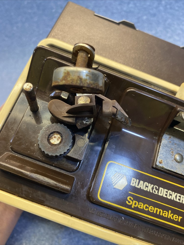 Black & Decker Spacemaker Under Cabinet Can Opener D3EC60D