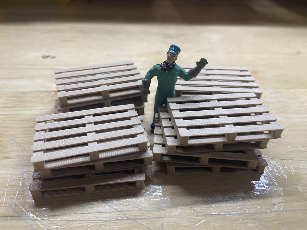 O Scale Pallets 20 Each, Ready To Use