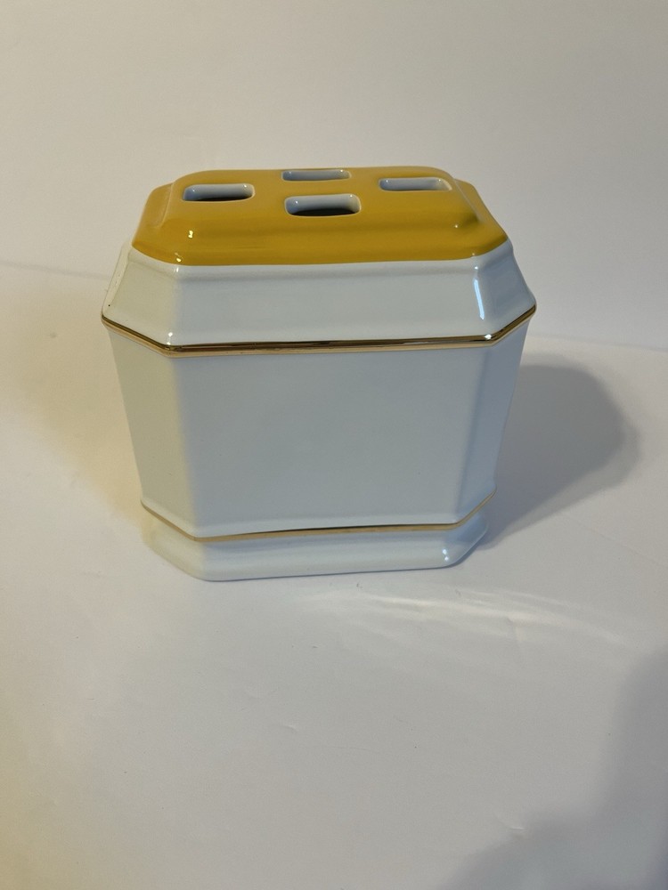 Ga Tech Bee Logo toothbrush holder
