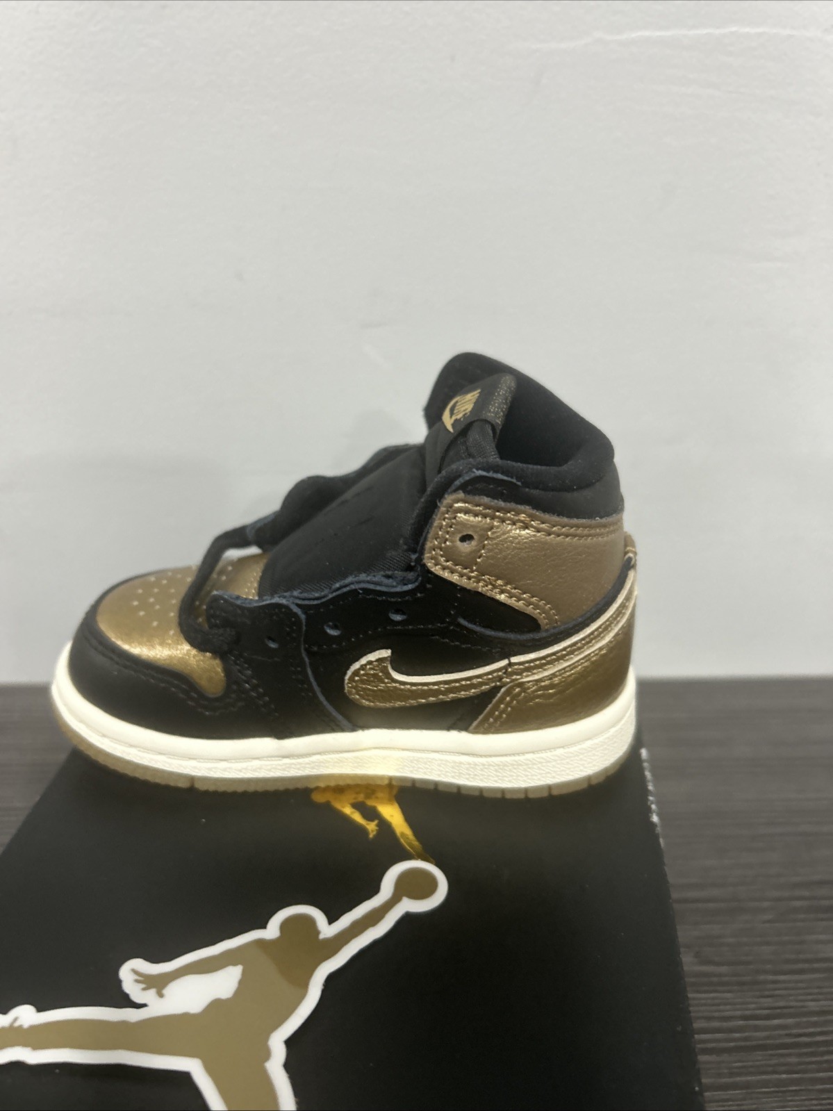 Jordan 1 Retro High OG (TD) - Black/Metallic Gold-Sail Size 5C FD1413-071
